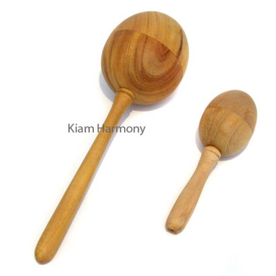 Diese Maracas aus Jackfrucht-Holz sind mit Keramikkügelchen gefüllt und haben einen feinen, präzisen Klang.