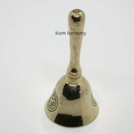 Kleines Glöckchen aus Messing mit OM Gravur.