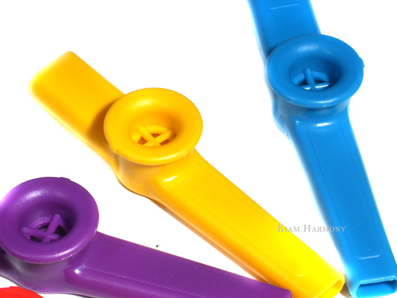 10stk Kazoo Kunststoff Musikspielzeug Verschiedene Farben Tröte Neu 