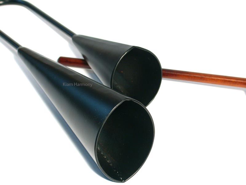 Agogos Glocken. Doppelglocken. Kuhglocken aus Metall Agogos Glocken. Doppelglocken. Kuhglocken aus Metall