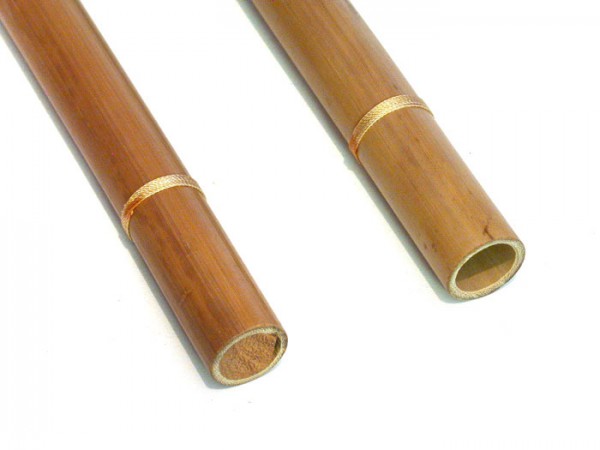 Die Obertonflöten aus Bambus sind sauber gestimmt und  lassen sich sehr leicht spielen. Sie haben einen warmen bis rauchigen Klang.