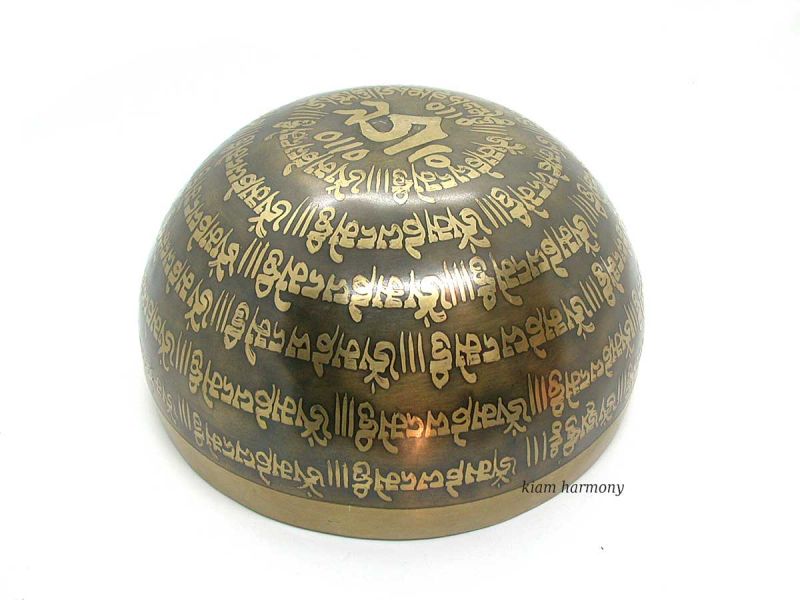 Klangschale Ton F Herzchakra 503 g ♥ Glückssymbole - OM... Klangschale Ton F Herzchakra 503 g ♥ Glückssymbole - OM...