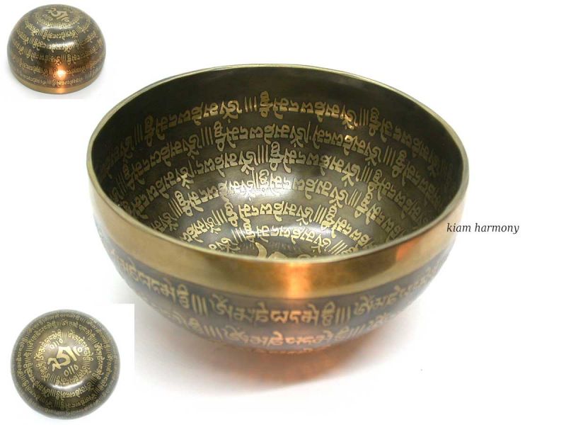 Klangschale Ton F Herzchakra 503 g ♥ Glückssymbole - OM... Klangschale Ton F Herzchakra 503 g ♥ Glückssymbole - OM...