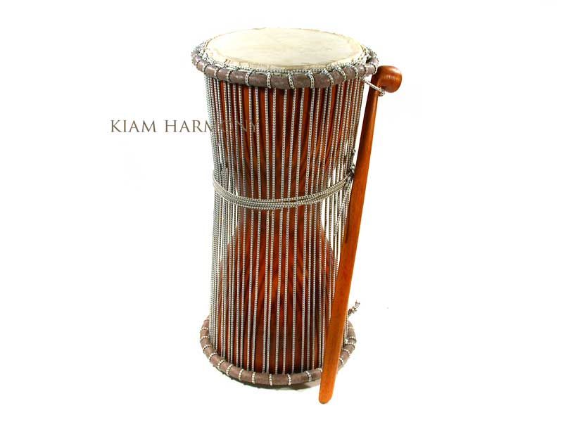 Talking Drum - Traditionelle Sprech-Trommel Talking Drum - Traditionelle Sprech-Trommel
