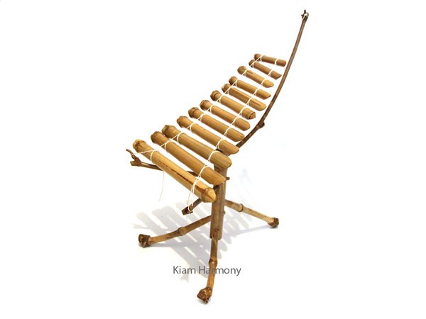 Trung ein Xylophon aus Bambus. Wird geliefert mit Ständer und Schlegeln.